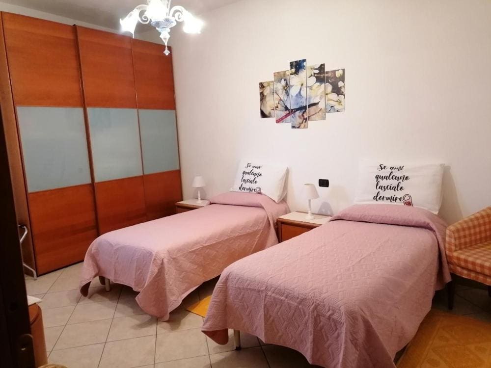 Twin Room with Private Bathroom room - Image 1