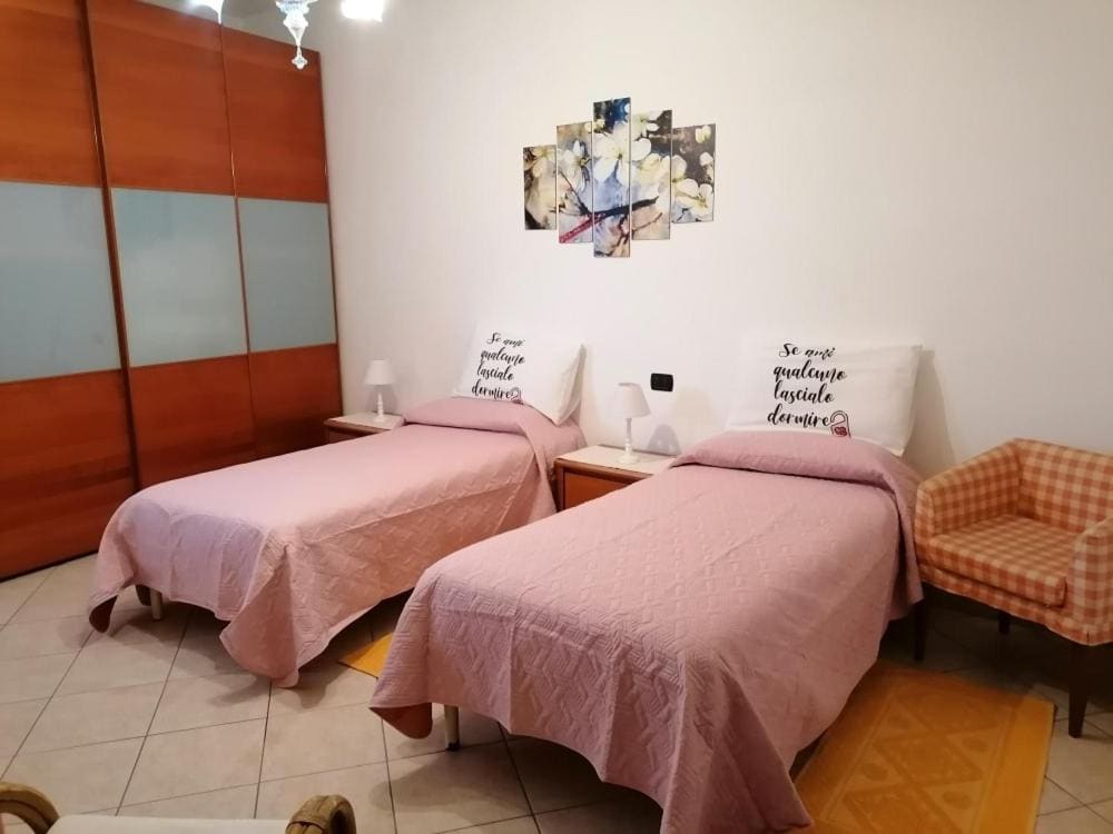 Twin Room with Private Bathroom room - Image 2