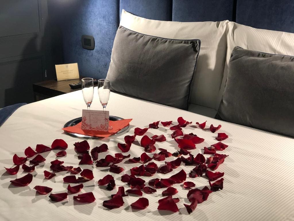 Deluxe Double Room with Spa Bath room - Image 1