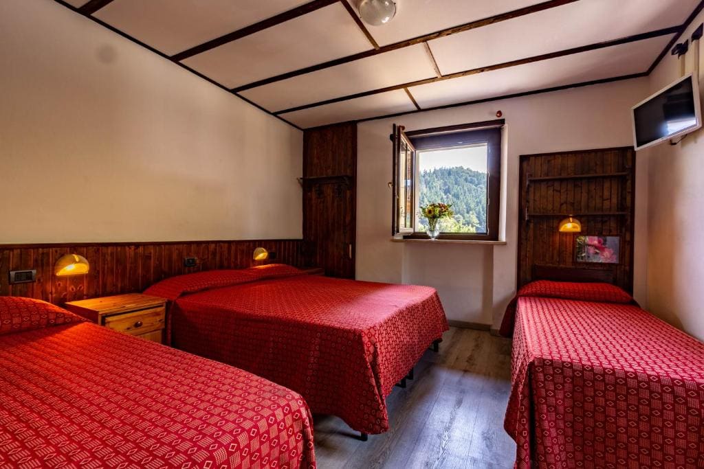 Quadruple Room room - Image 2