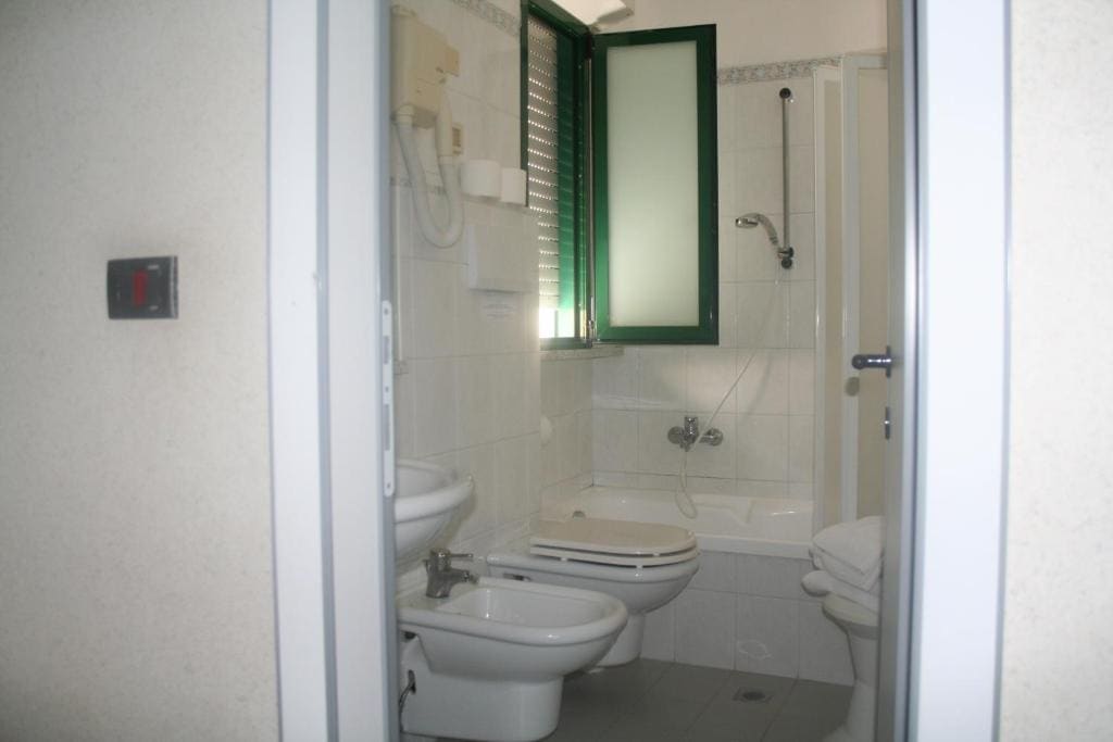 Quadruple Room room - Image 2