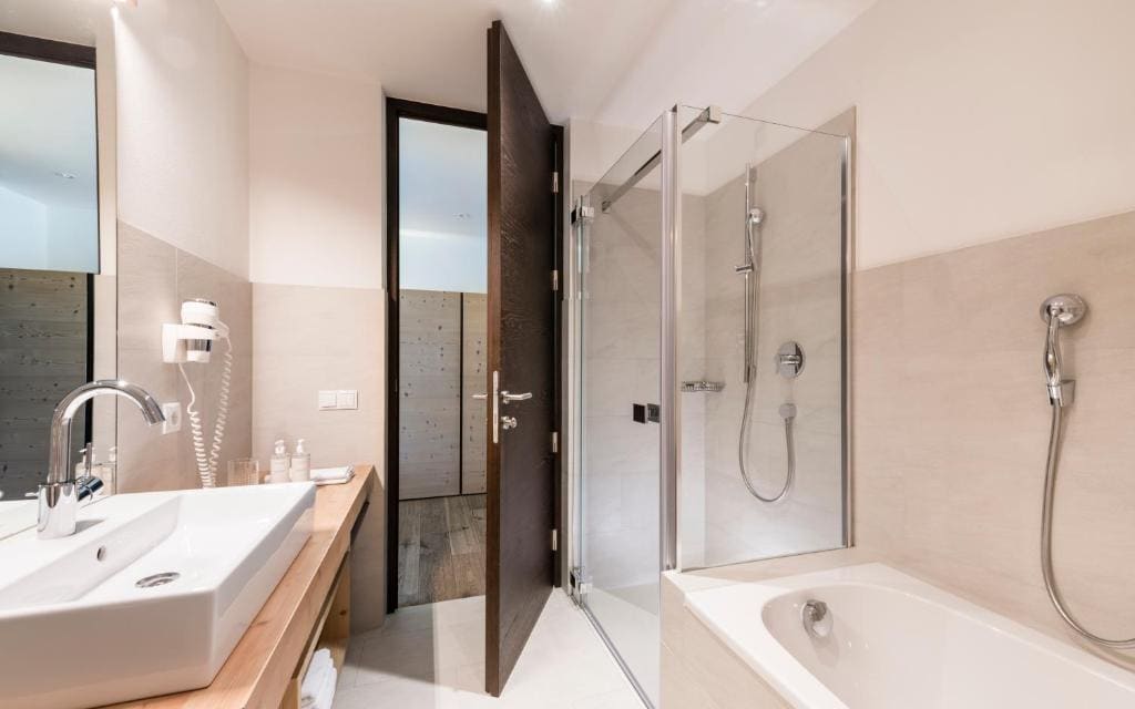 Two-Bedroom Deluxe Apartment with Balcony room - Image 3