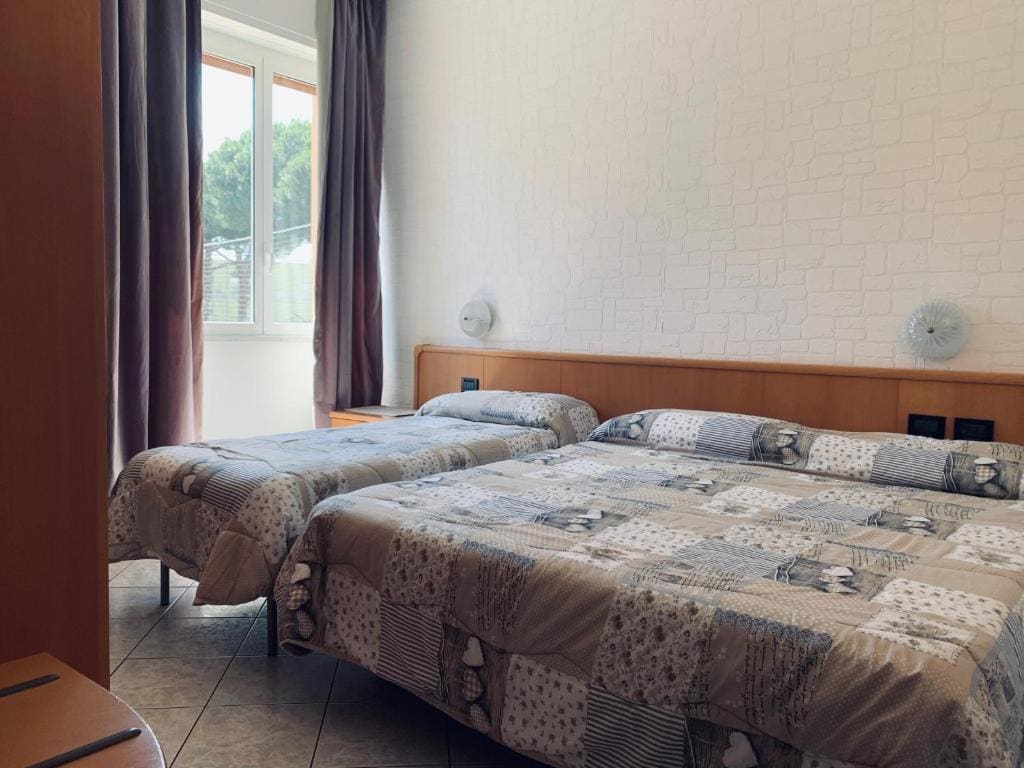Deluxe Triple Room room - Image 1
