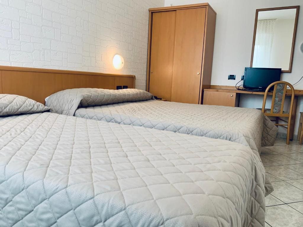 Deluxe Triple Room room - Image 3