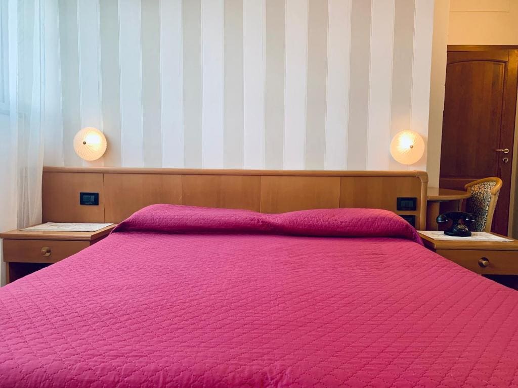 King Room - Disability Access room - Image 3