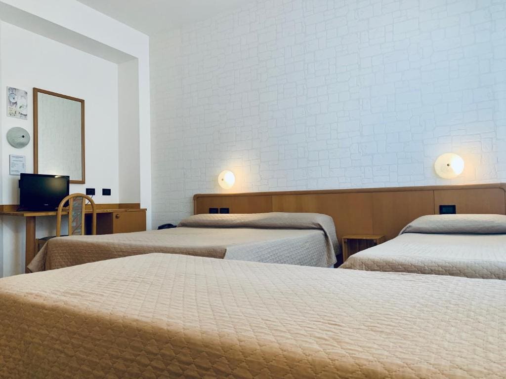 Quadruple Room with Balcony room - Image 2