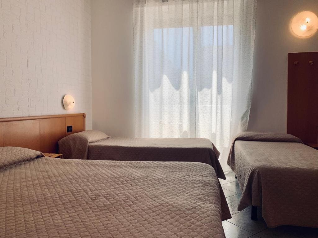 Quadruple Room with Balcony room - Image 1
