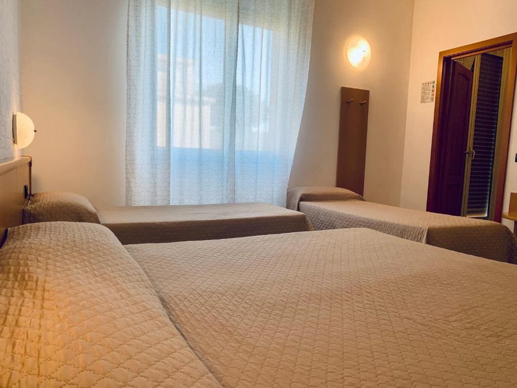 Quadruple Room with Balcony room - Image 3