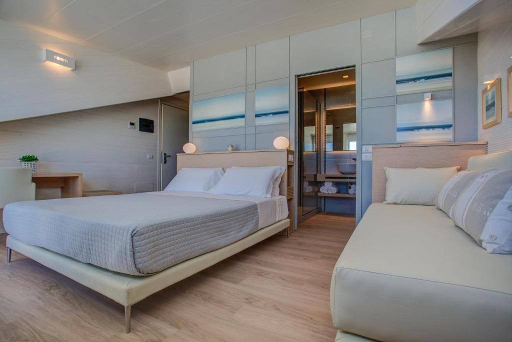 Deluxe Triple Room with Sea View room - Image 1