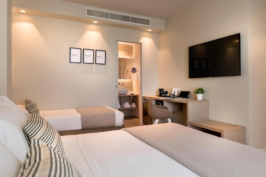 Deluxe Triple Room room - Image 1