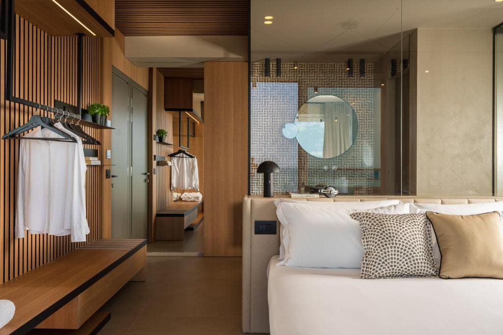 Golden Suite with Sea View room - Image 3
