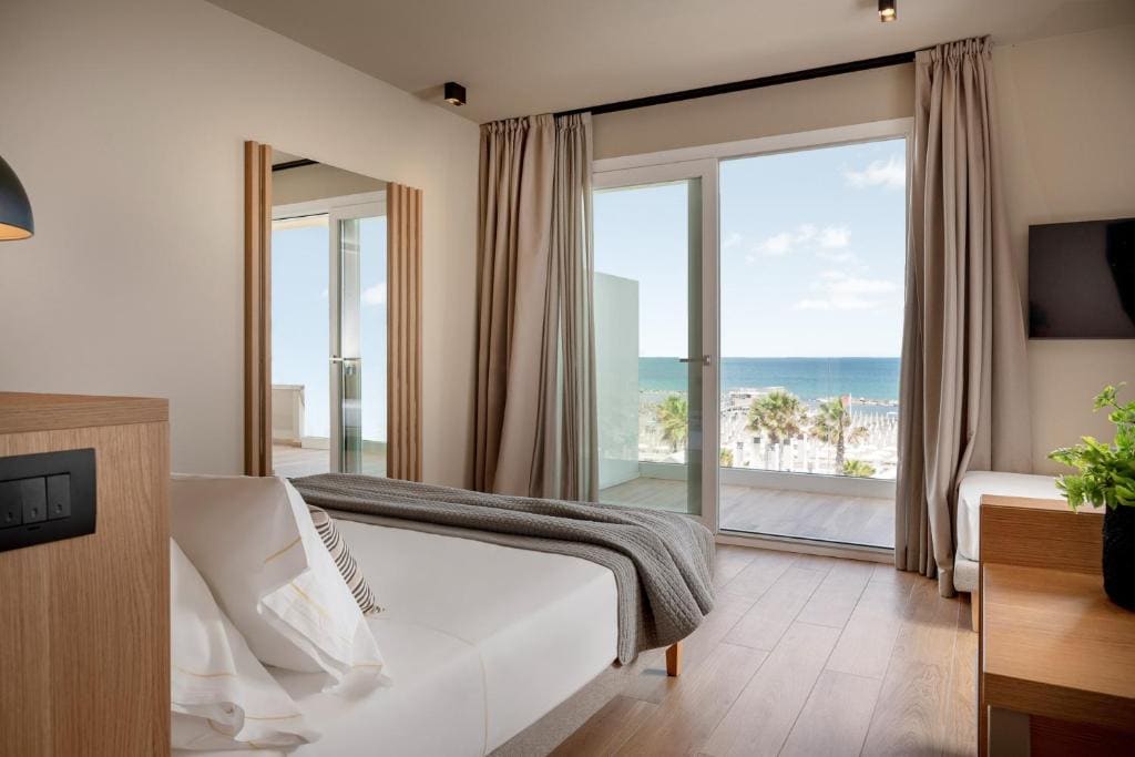 Quadruple Room with Sea View room - Image 3
