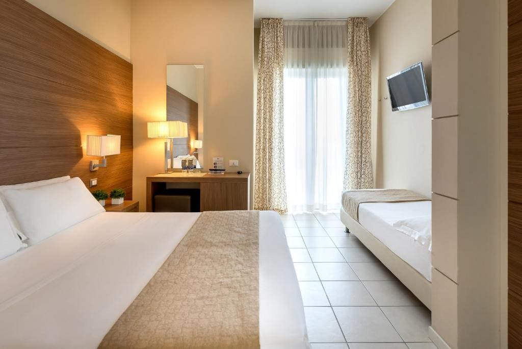 Standard Triple Room room - Image 2