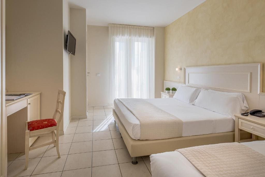 Standard Triple Room room - Image 1