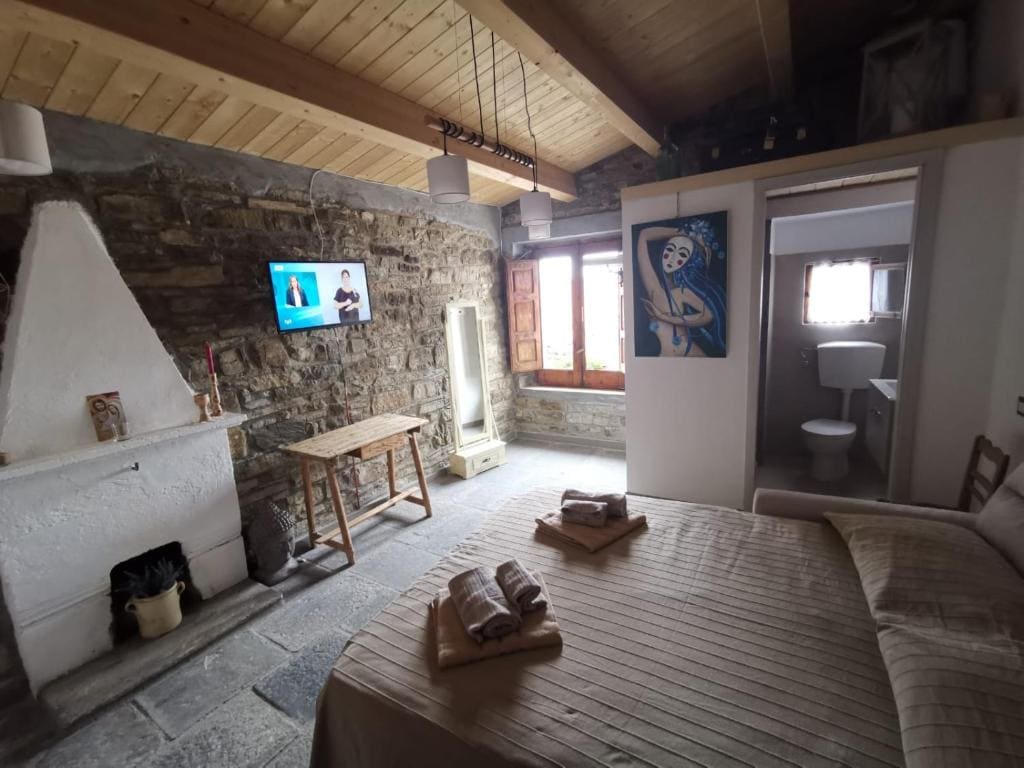 Double Room with Private Bathroom room - Image 3