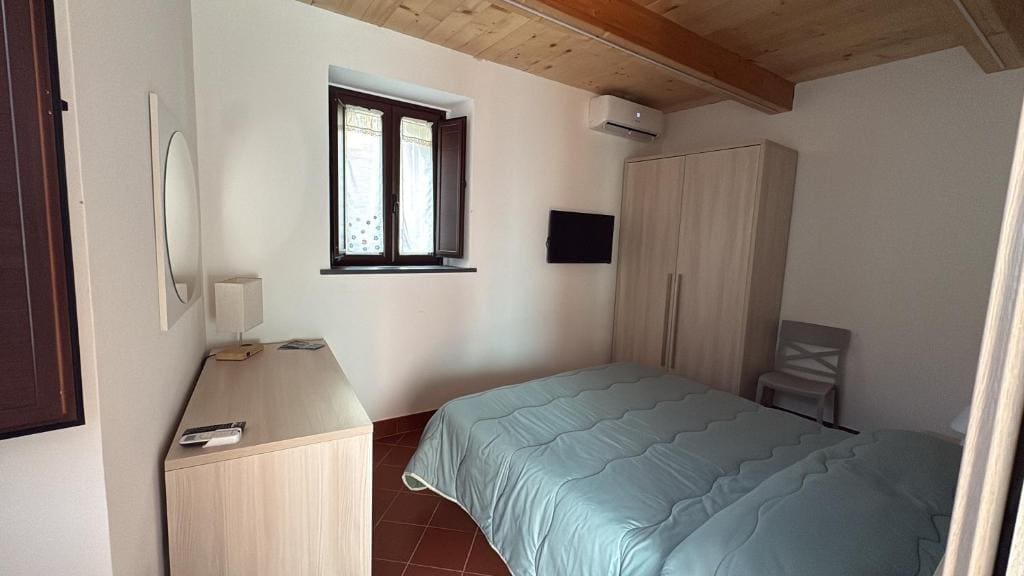 Large Double Room room - Image 1