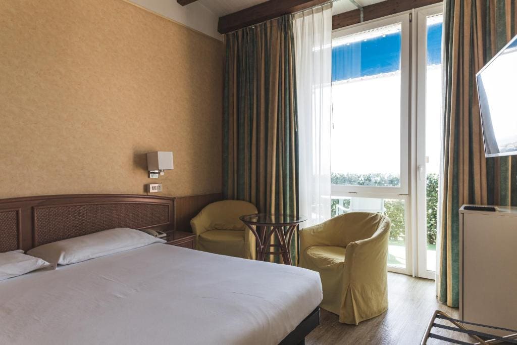 Comfort Double Room with Sea View room - Image 2