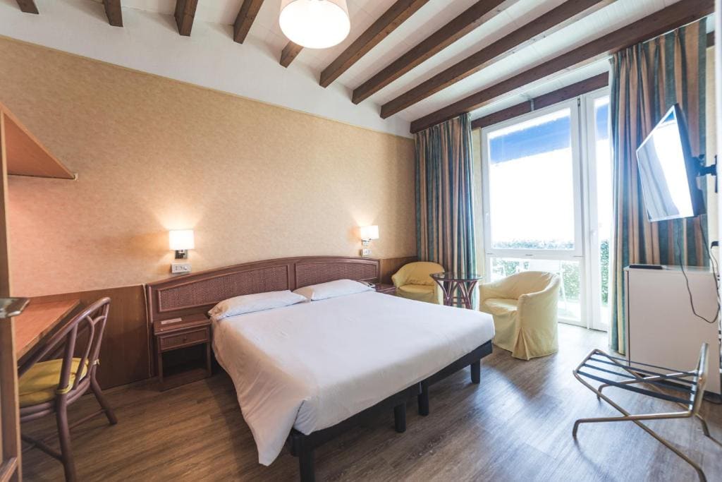 Comfort Double Room with Sea View room - Image 1