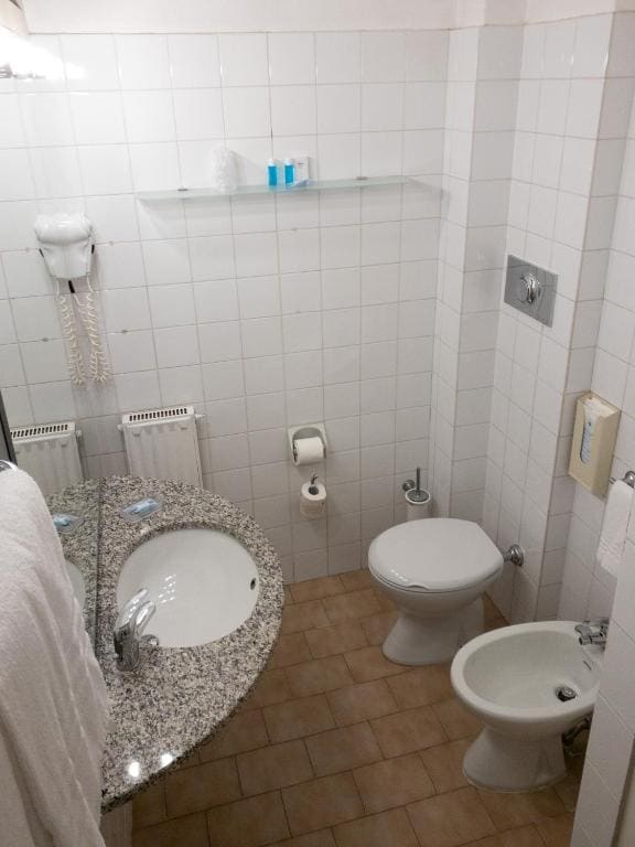 Double Room with Balcony and Sea View room - Image 2