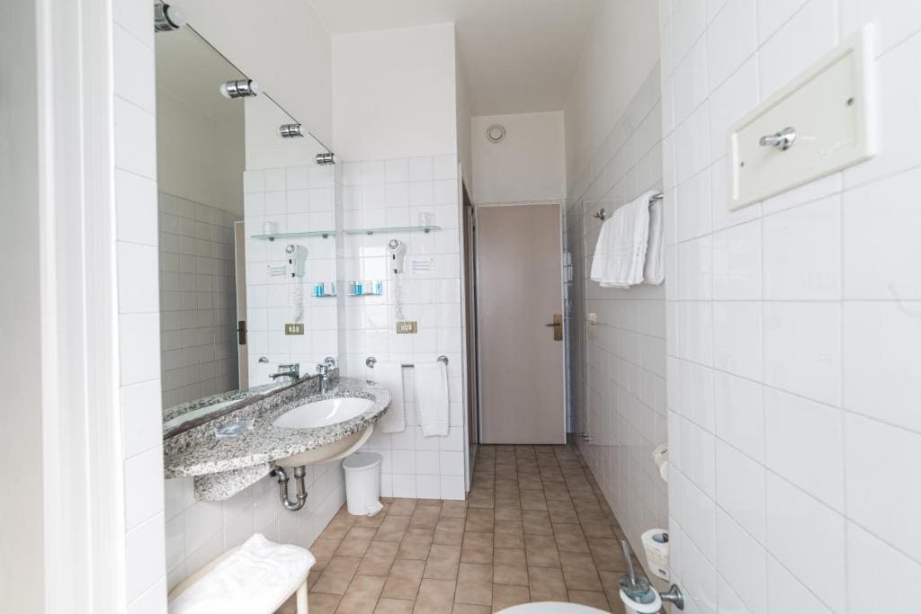 Double Room with Sea View room - Image 1