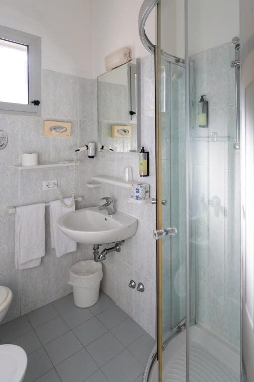 Triple Room with Balcony room - Image 1