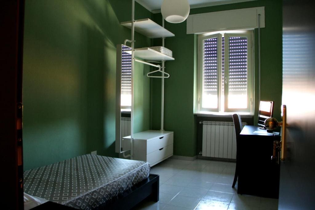 Single Room with Private External Bathroom room - Image 1