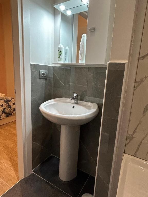 Double Room with Private Bathroom room - Image 3