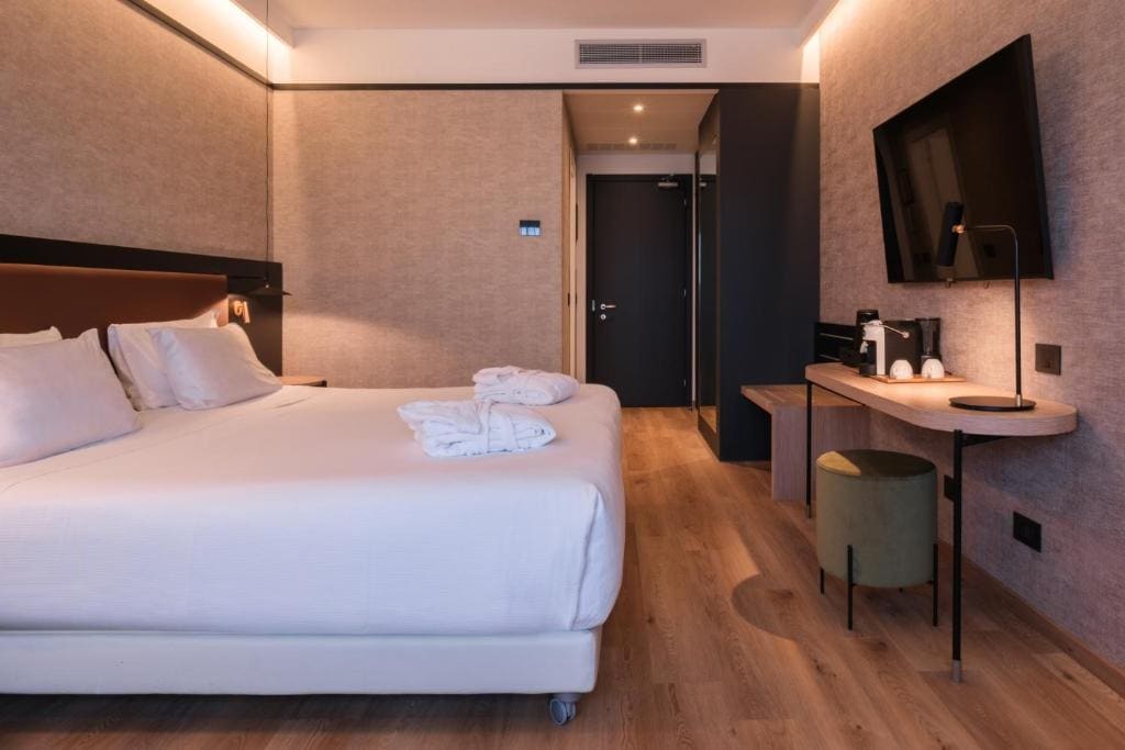 Superior Double or Twin Room room - Image 3