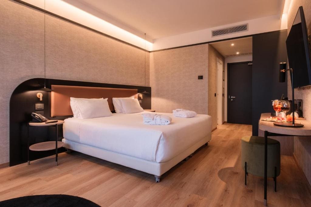 Superior Double or Twin Room room - Image 2