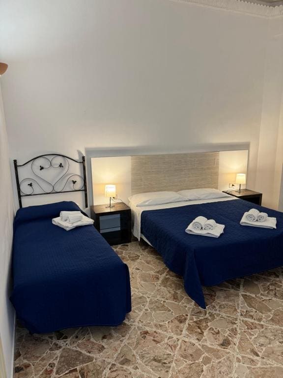 Triple Room with Private Bathroom room - Image 3