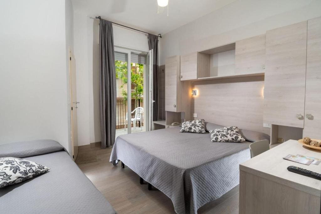 Standard Triple Room room - Image 1