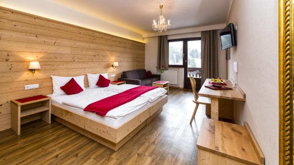 Junior Suite with Balcony room - Image 2