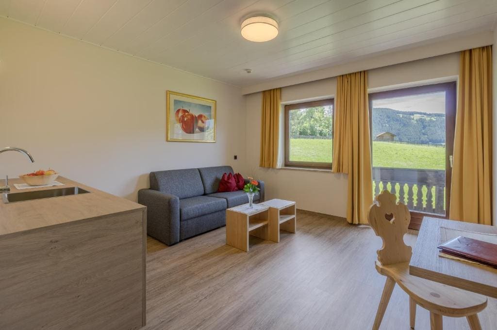 Family Room room - Image 2
