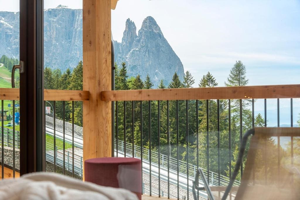 Deluxe Double Room with Balcony room - Image 3