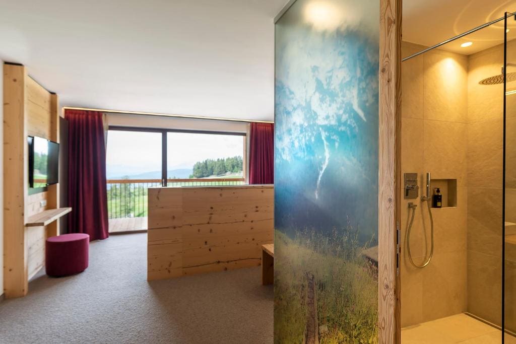 Deluxe Double Room with Balcony room - Image 1