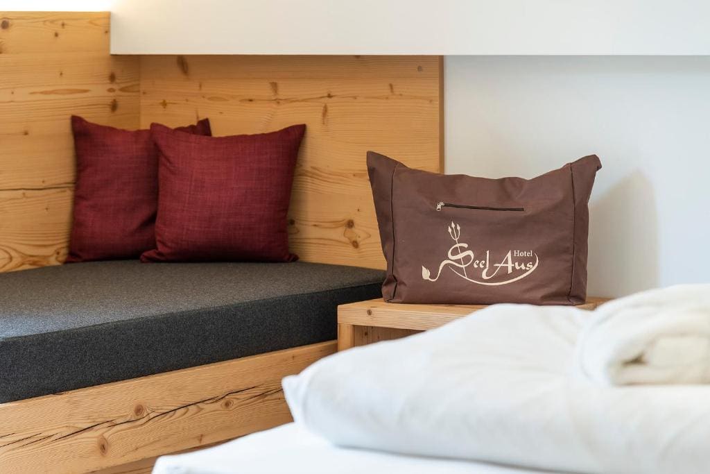 Double Room with Balcony room - Image 3