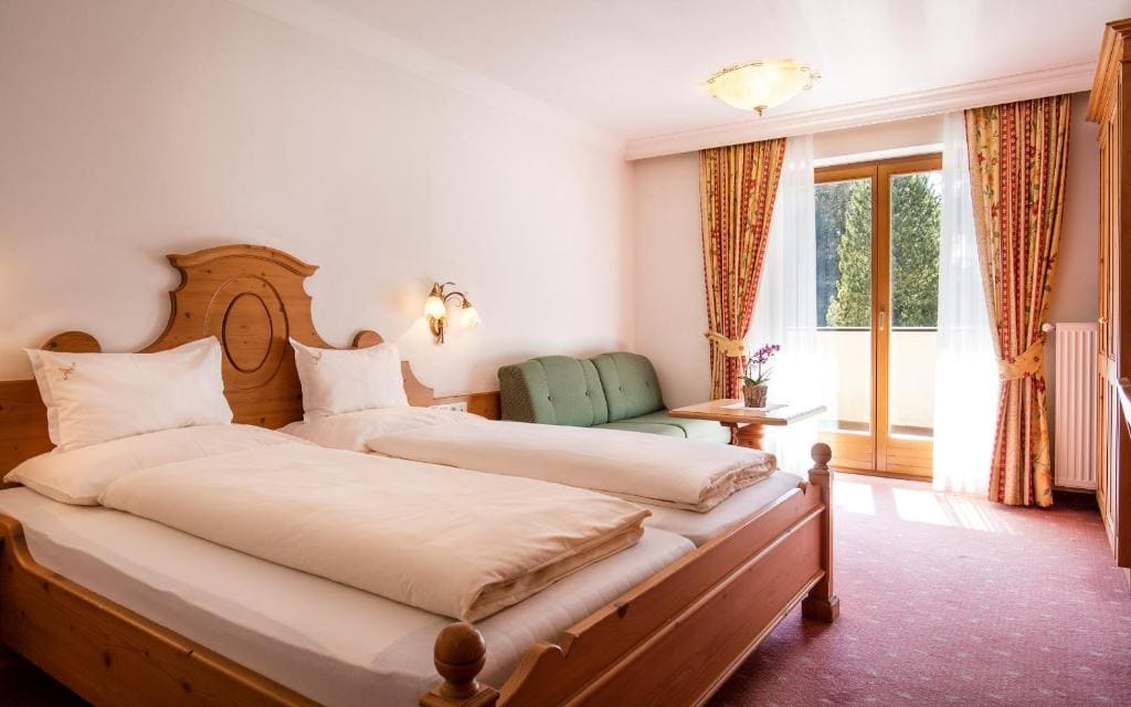 Double Room with Garden View room - Image 2