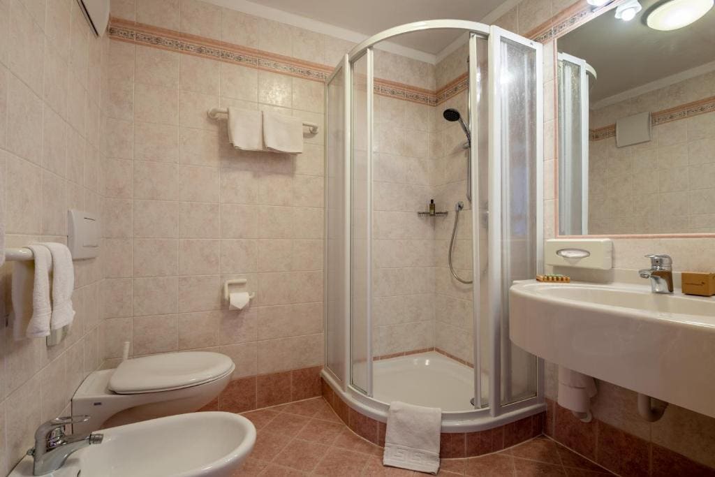 Double Room with Garden View room - Image 3
