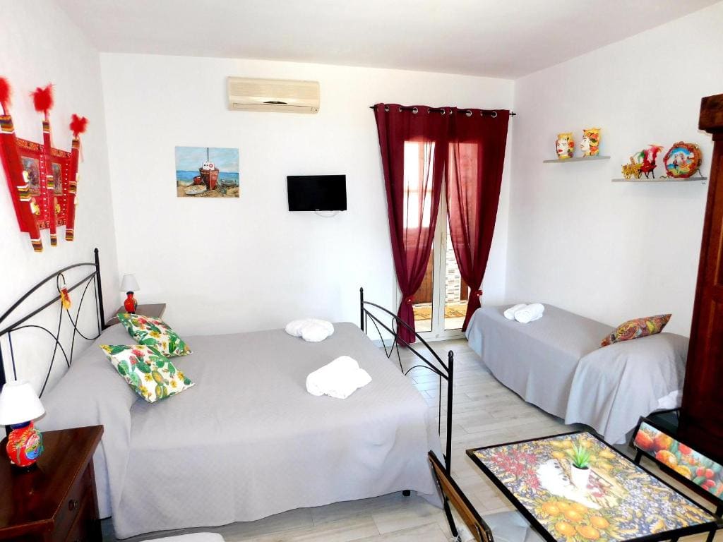 Double Room with Private Bathroom room - Image 3