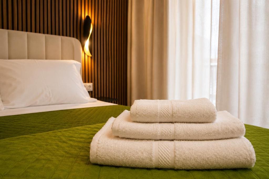 Deluxe King Suite room - Image 2