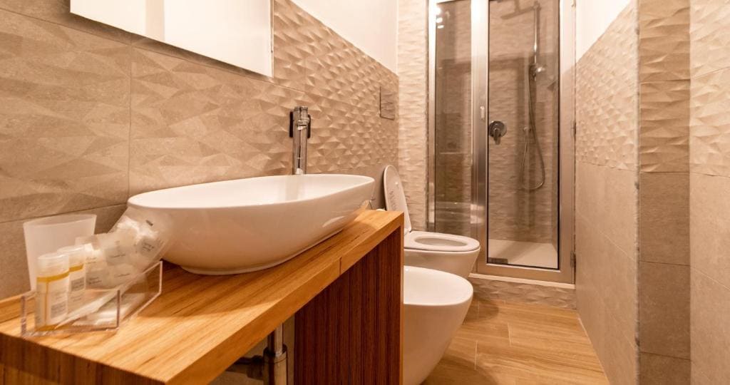 Double Room with Private Bathroom room - Image 3