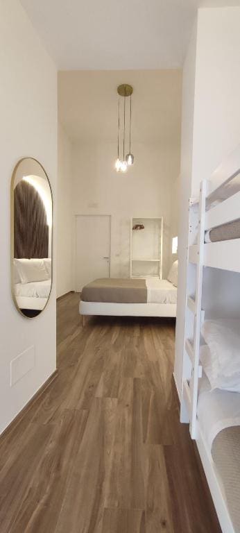 Deluxe Quadruple Room room - Image 1