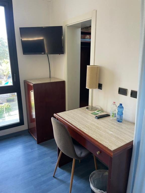 Deluxe Quadruple Room room - Image 3