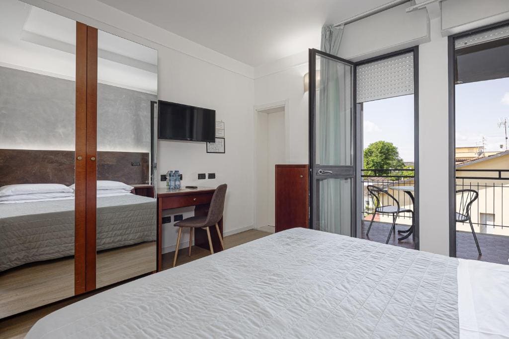 Double Room with Balcony room - Image 1