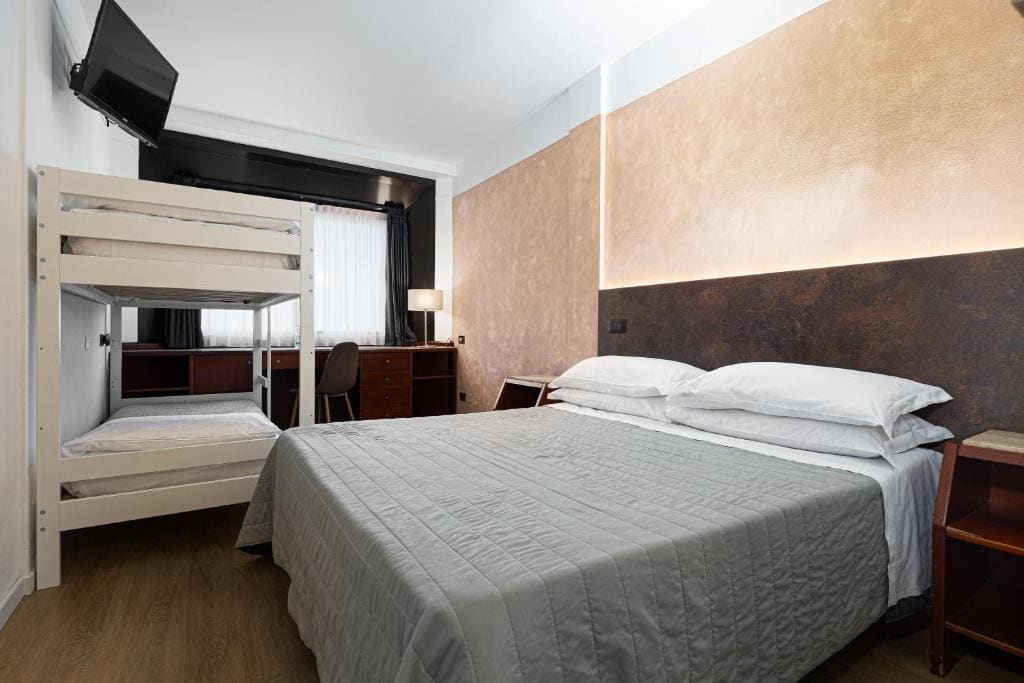 Quadruple Room room - Image 2
