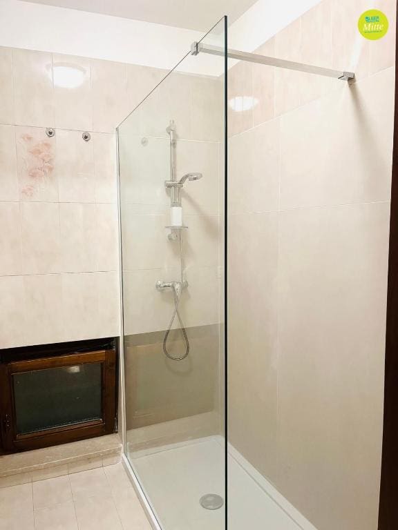 Double Room with Private Bathroom room - Image 3