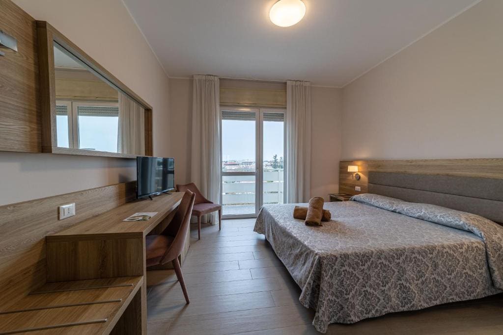 Superior Twin/Double Room room - Image 3