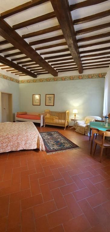 Quadruple Room with Shared Bathroom - Green Room room - Image 3