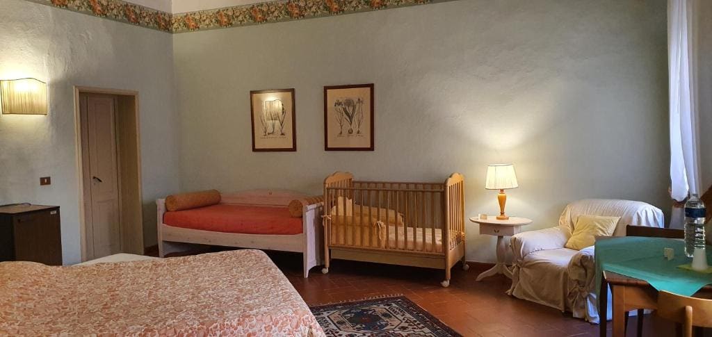 Quadruple Room with Shared Bathroom - Green Room room - Image 2
