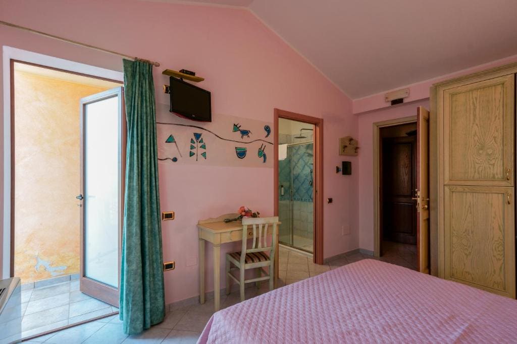 Two Connecting Double Rooms room - Image 3